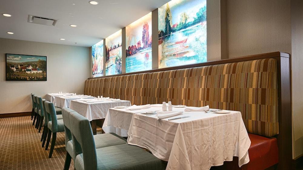 Western Parkway Toronto North Hotel 3*
