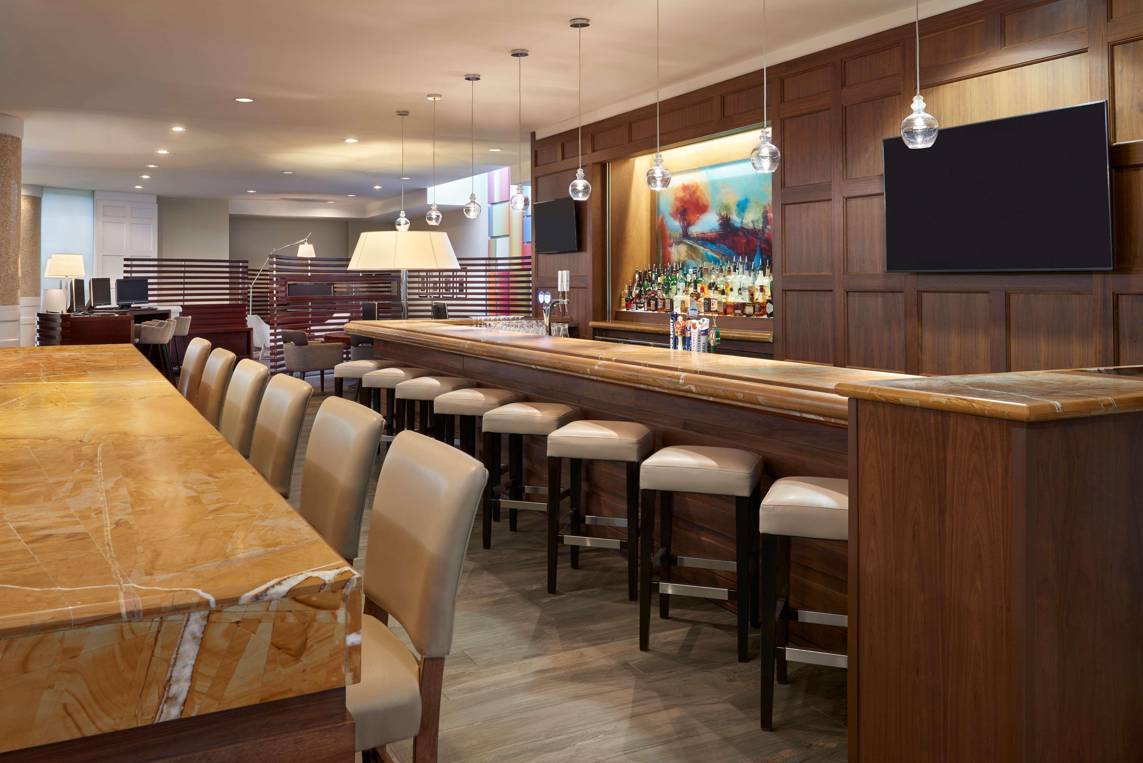 Western Parkway Toronto North Hotel
