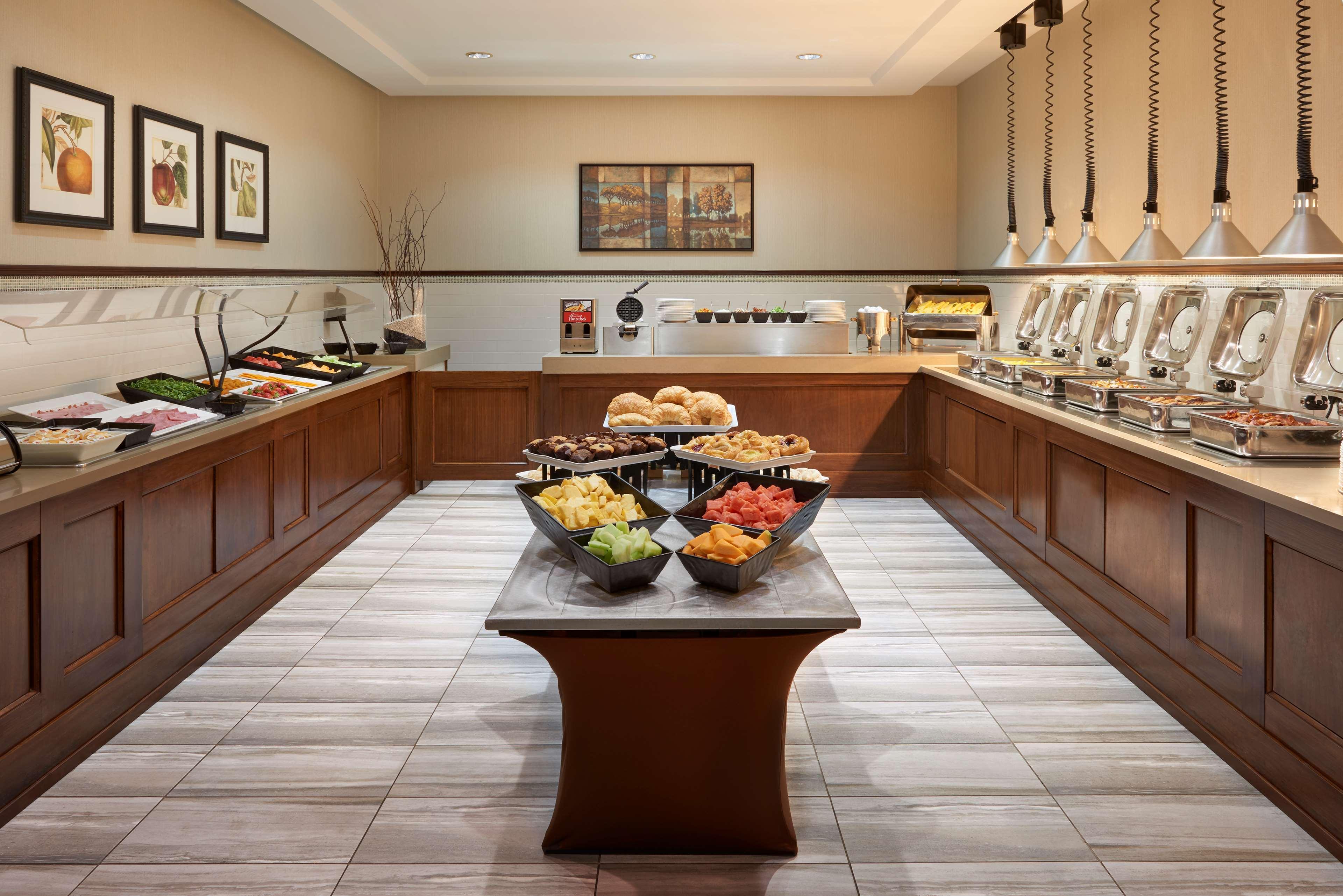 Western Parkway Toronto North Hotel 3*