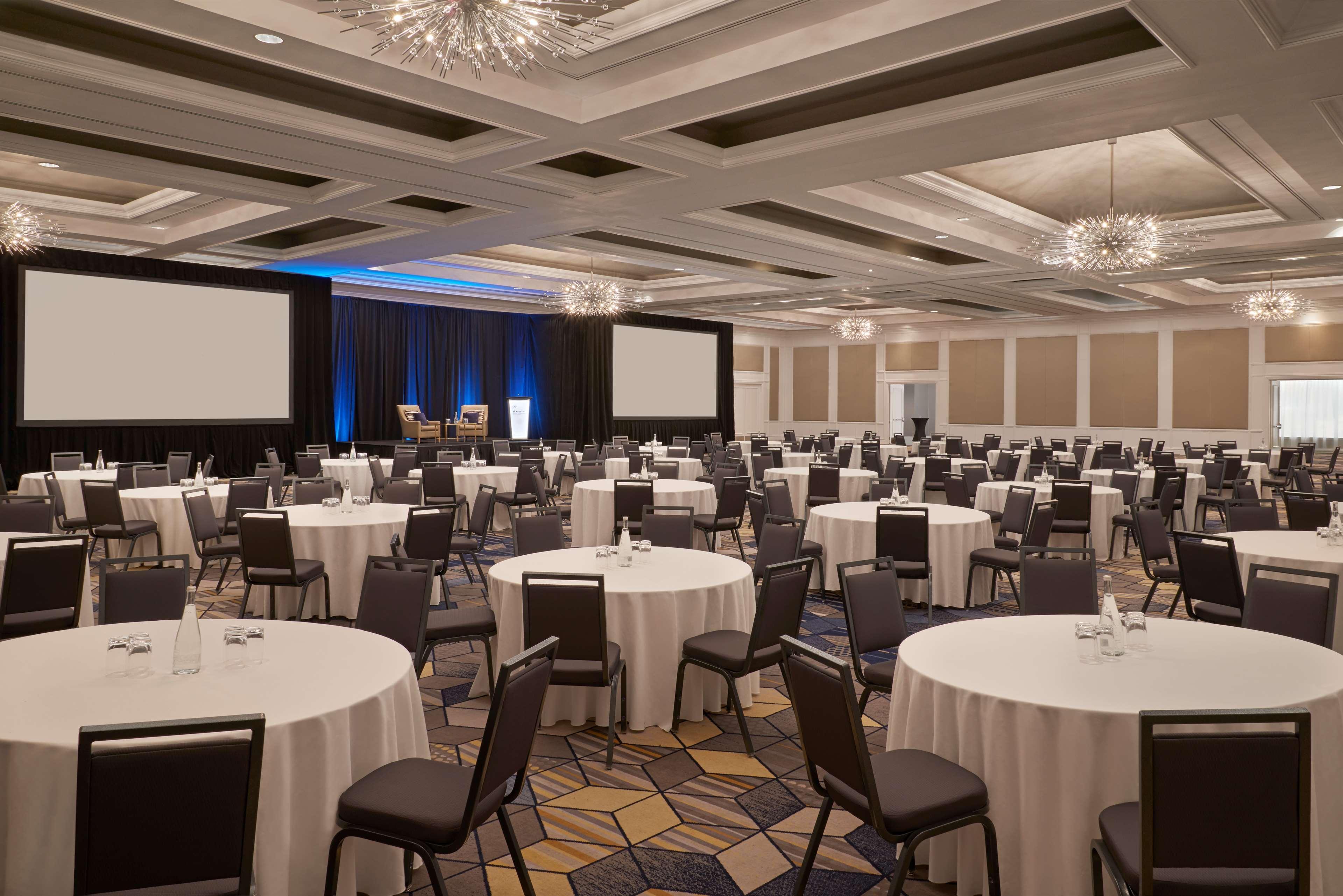 Western Parkway Toronto North Hotel 3*