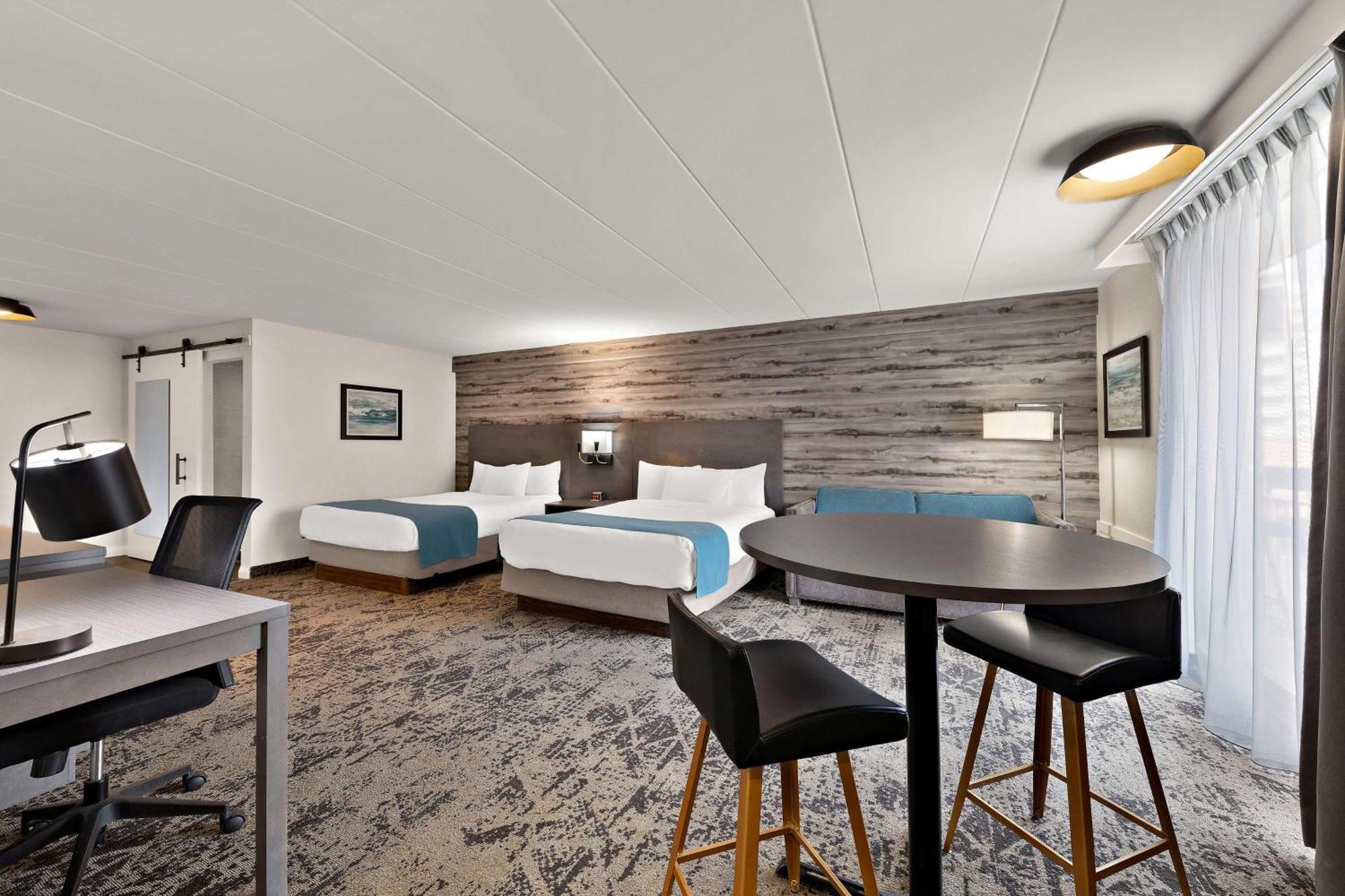 Western Parkway Toronto North Hotel 3*