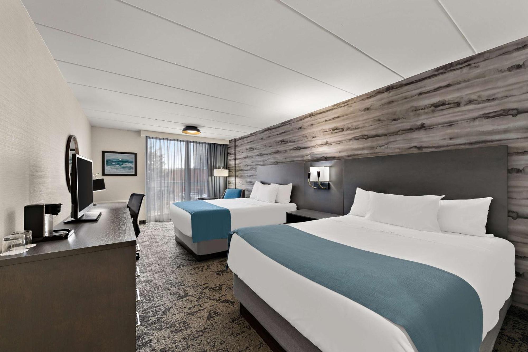 Western Parkway Toronto North Hotel