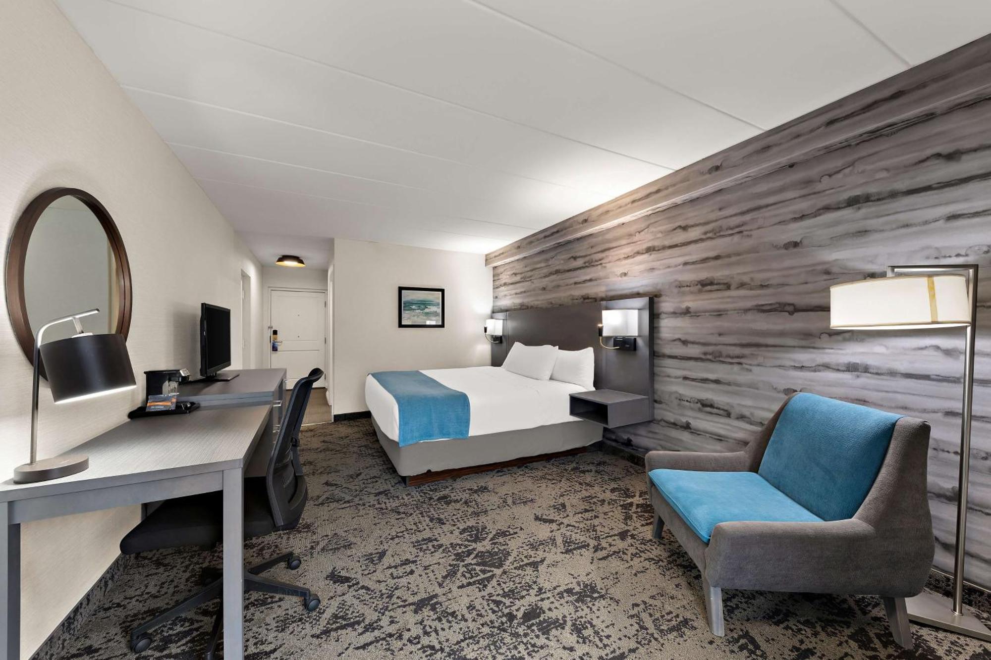 Western Parkway Toronto North Hotel