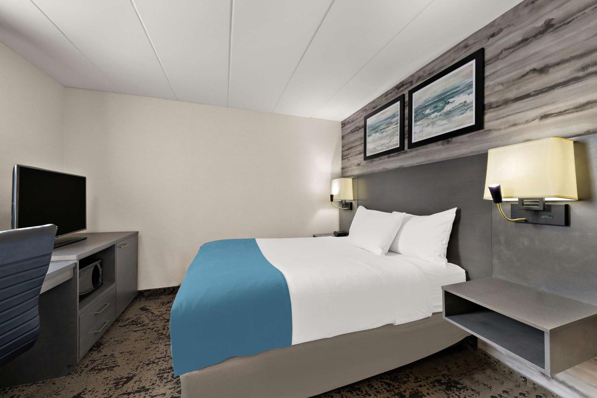 Hotel Western Parkway Toronto North 3*