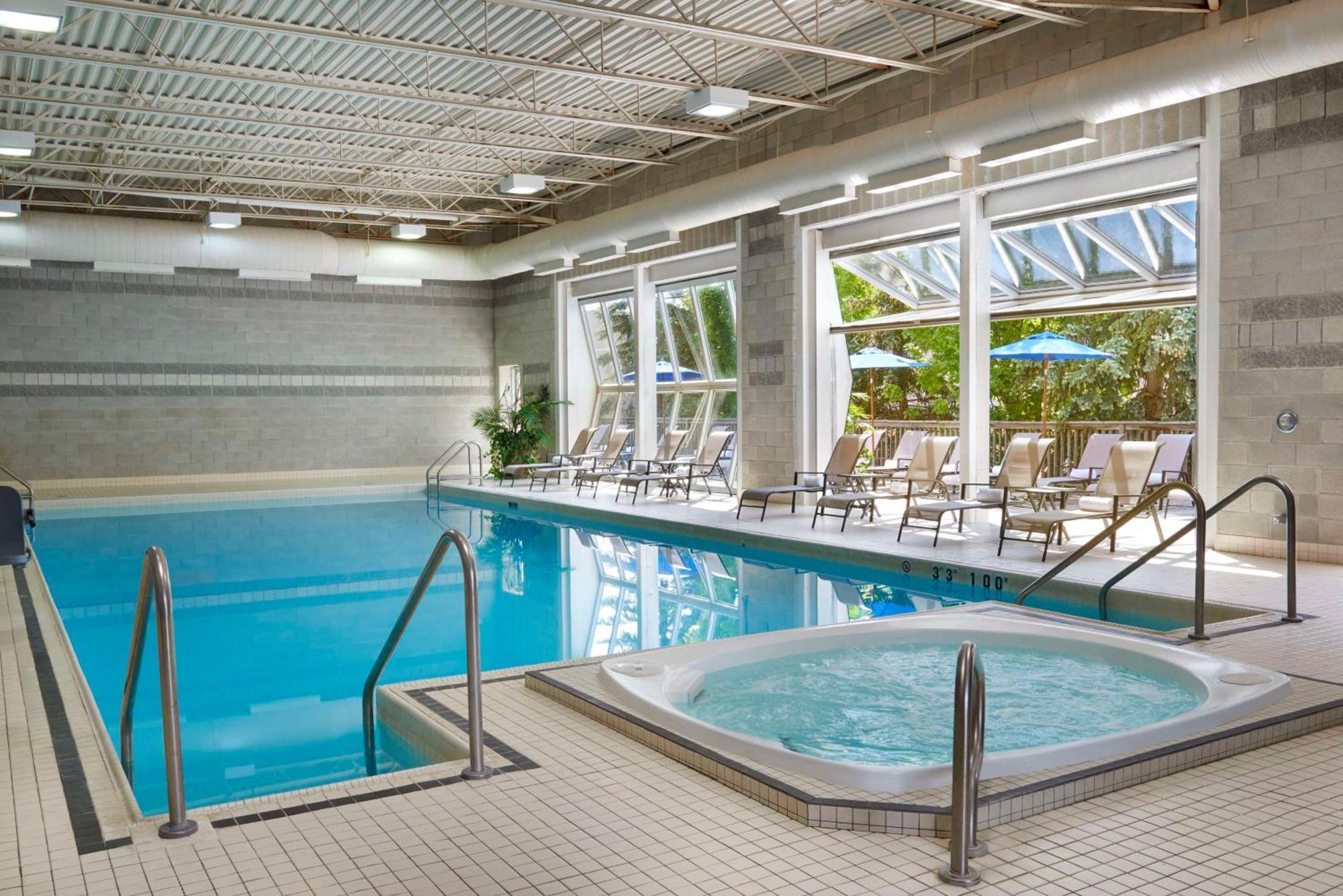 Hotel Western Parkway Toronto North 3*